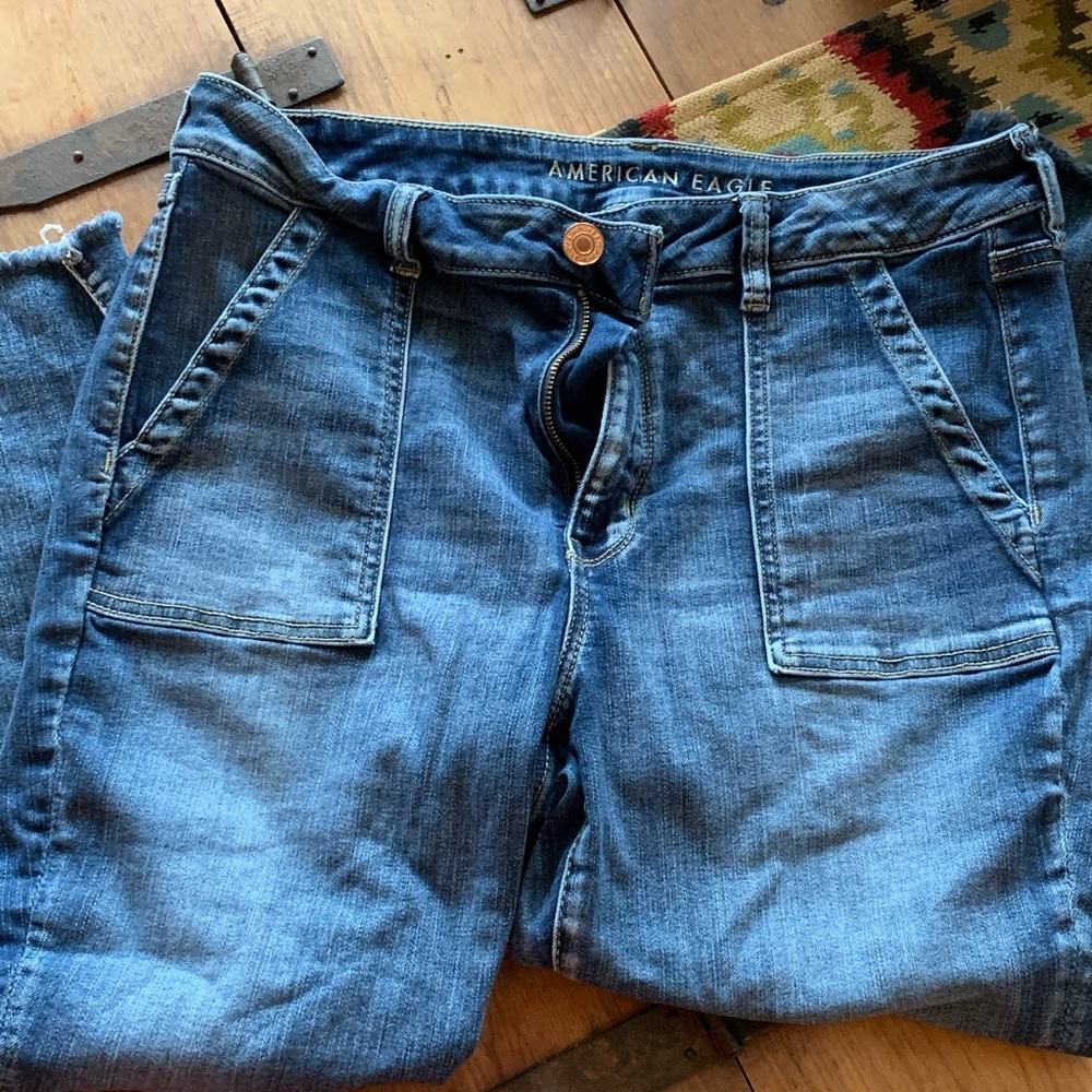 American Eagle sz 16 short Crop Jeans